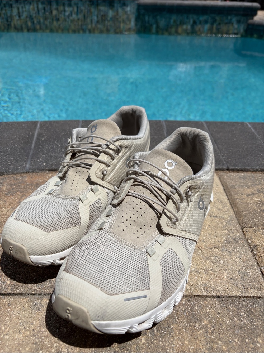 On cloud Men’s Light Grey Athletic Running Shoes